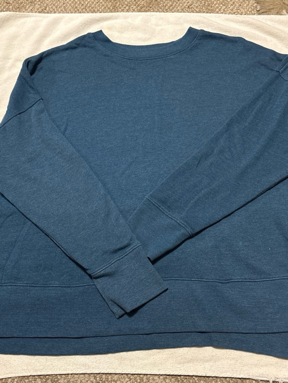 Time and Tru Women's Crewneck Sweatshirt in Teal Blue
